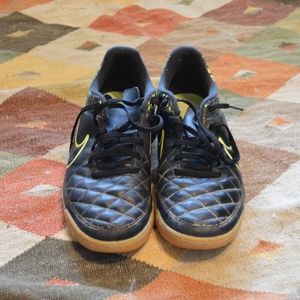 Nike Tiempo 9.5 Indoor Soccer Shoes